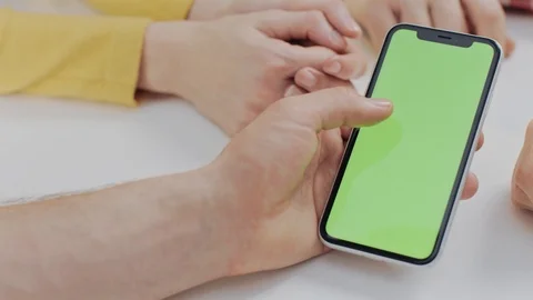 Using smartphone with green screen Stock-Footage 104672560