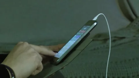 Using a smartphone, iphone etc. Vídeos de archivo 59575357