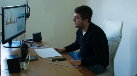 Using Smartphone in Office 動画素材 68103714