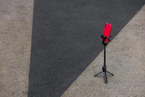 Using smartphone like professional photo camera on tripod. 스톡 사진
