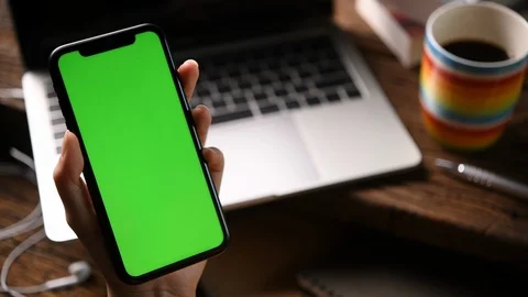 Using smartphone with a vertical green screen . Stockbeeldmateriaal 127406933