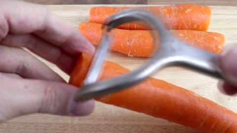 Using A Speed Peeler On A Carrot 스톡 동영상 134345468