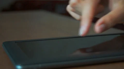 Using tablet computer Stock-Footage 25590283