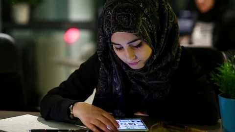 Using Tablet Video stock 81157229