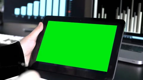 Using tablet with green screen  Video stock 210217174