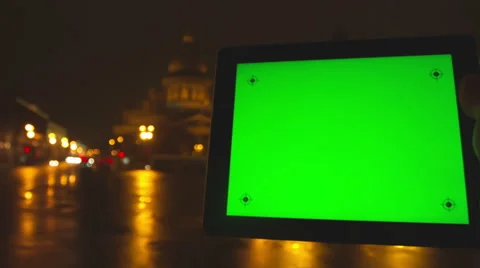 Using Tablet Pc With Green Screen Stockbeeldmateriaal 47148126