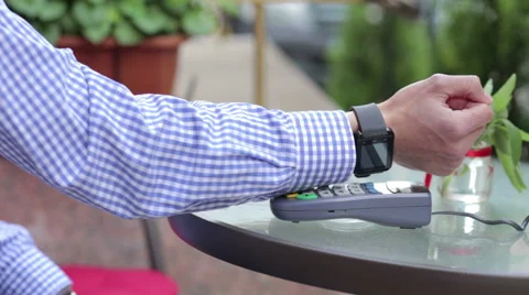 Using the Terminal and the Smart Watch Man is Paying the Price Vídeo Stock 64726188