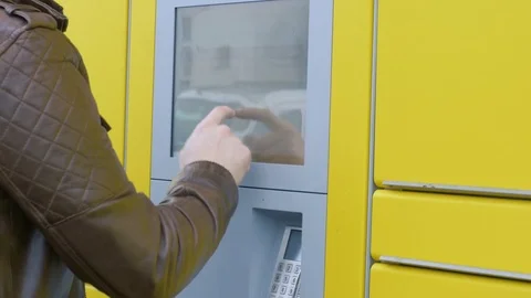 Using the touch pad of an automated packstation in germany 動画素材 83677655