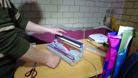 Using a vacuum sealer in a kitchen for food storage and meal prep on a regular a Vídeos de archivo 332453443