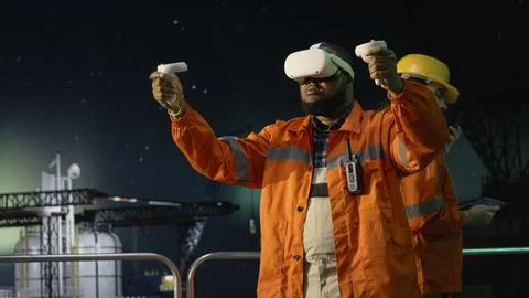 Using virtual reality, oil crisis issues and offshore platform engineer Stock Photos