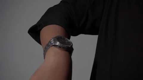 Using a watch Видео 317291799