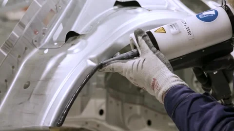 Using water resistant sealant fluid in E Class car Production Vídeo Stock 263049026