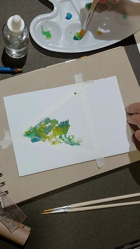 Using watercolor to paint a simple triangle to resemble a Christmas tree Video stock 307048612