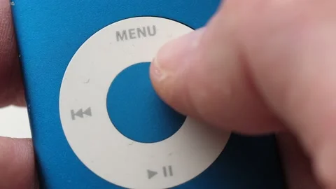Using the Wheel Selector of an iPod Device Close up Видео 148241243