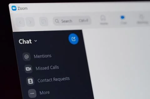 Using Zoom app for chatting 스톡 사진