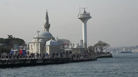 Uskudar seafront and people view from the sea Video stock 312752355
