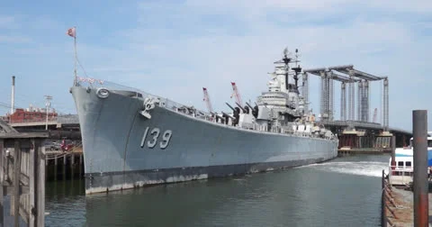USS Salem - Des Moines-Class Heavy Cruiser Video stock 26246813