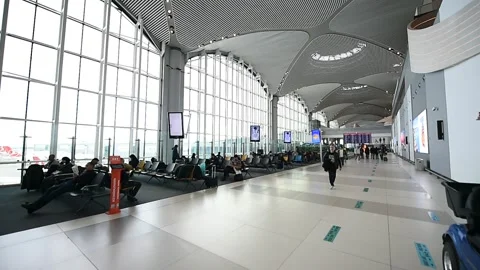 Usual busy day inside the new Istanbul passenger airport Видео 249665113