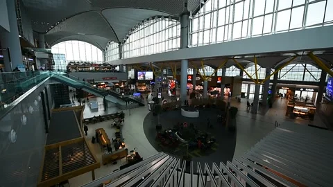 Usual busy day inside the new Istanbul passenger airport Видео 249665114