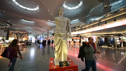 Usual busy day inside the new Istanbul passenger airport Видео 249665134