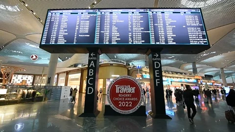 Usual busy day inside the new Istanbul passenger airport Видео 249665140
