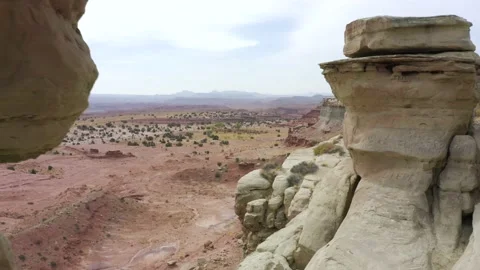 Utah Desertscape through rock castles 스톡 동영상 142046548