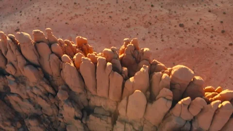 Utah - Flying Over Bluff at Sunset Tilt Up 動画素材 96085982