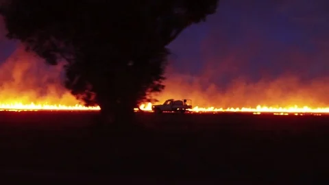 A ute monitors the fire on a property 動画素材 75259859