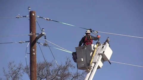 Utility Worker in cherry picker at pole rachets wire tight Video stock 105138577