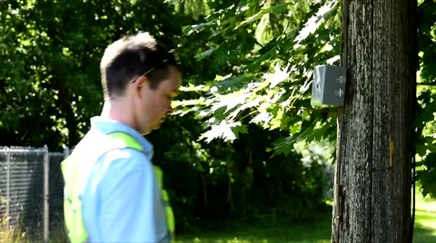 Utility Worker Utility maintenance repair searching house meter w Tablet 10 스톡 동영상 67322894