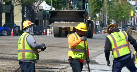 Utility workers perform road construction and maintenance in Los Angeles, 4K Vídeo Stock 233920095