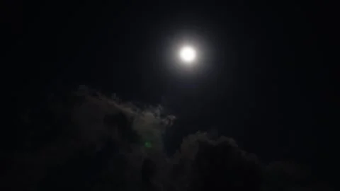 Uttarakhand, India: Full Moon Shining in the Night Sky Vídeo Stock 276403430