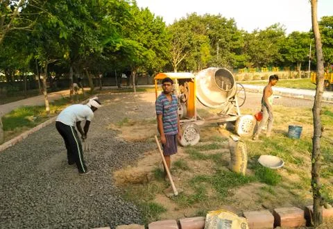 Utter pardesh , india - construction worker doing work , A picture of constru Foto stock