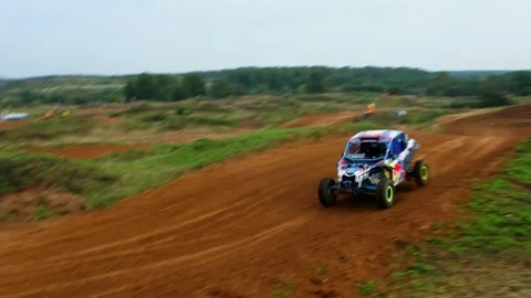 The UTV car passes on the race 스톡 동영상 189563167