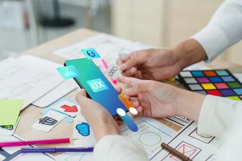 Ux developer and UI designer team brainstorm together about designing Stockfoto's