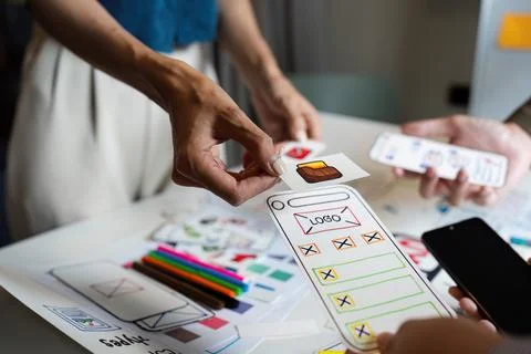 Ux developer and UI designer team brainstorm together about designing Foto stock