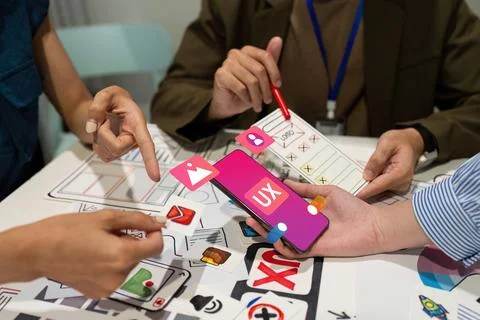 Ux developer and UI designer team brainstorm together about designing 스톡 사진