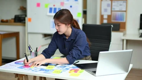 UX UI designer drawing app wireframe with pencil and color palette. Creativ.. 스톡 동영상 312437974