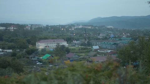 В маленьком городе темнеет. Stock Footage 117821673