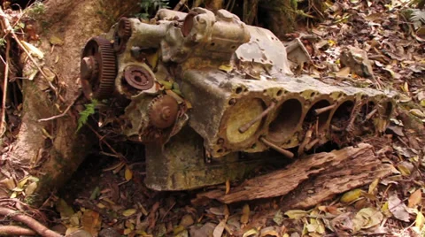 V12 Airplane engine in ruin 库存影片 28500284
