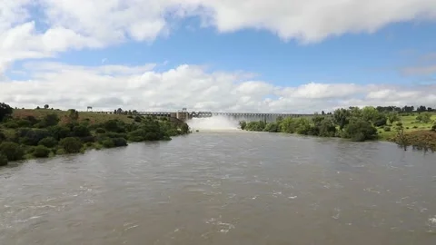 Vaal river and dam wall Video stock 169391386