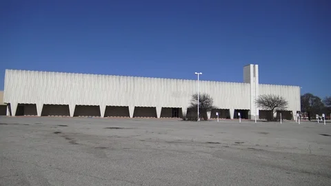 Vacant mall and empty parking lot Video stock 87054793