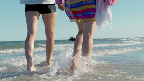 Vacation couple walking on beach together in love holding around each other. Stock Footage 135034646