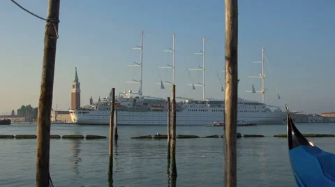 Vacation cruise ship Stock Footage 40105504