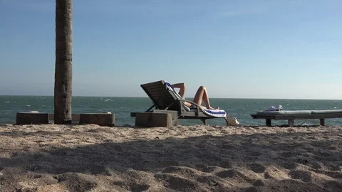 Vacation or Sun Tanning 動画素材 95269764