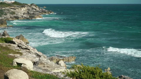 Vacation sunny day.view of the breaking waves and rocks in Isla Mujeres, Mexico. Stock Footage 169979083