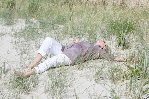 Vacationer lying in the dunes Stock-Fotos