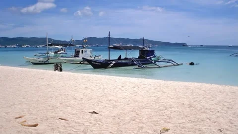 Vacationers use various seacraft to explore the sights around Boracay resort 스톡 동영상 309766604