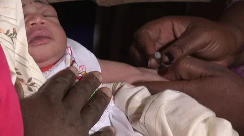 Vaccination to a child 5 Vidéo 51451938