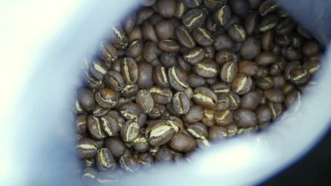 Vacuum bag with coffee opens, the camera looks inside Stock Footage 129173468